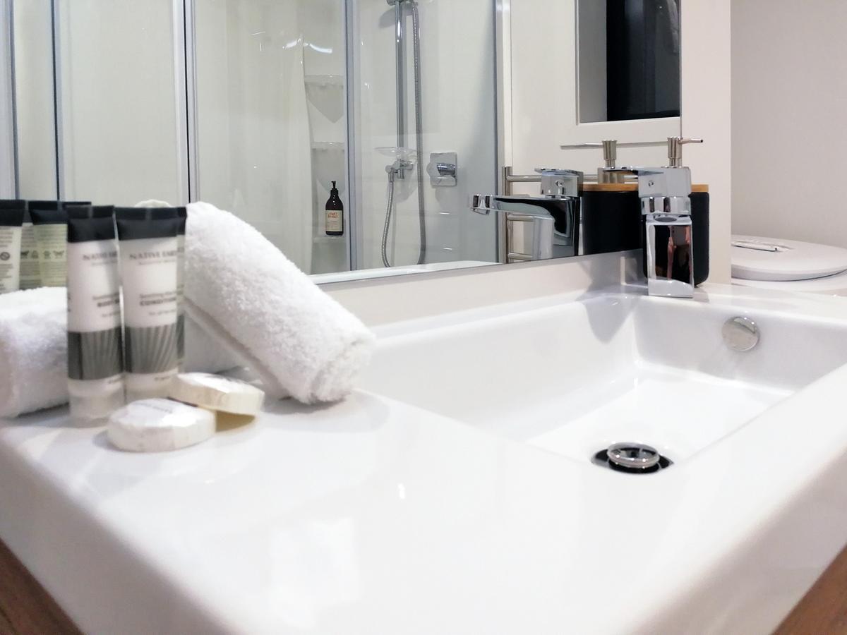 Brand New One Bedroom Apartment Куийнстаун Екстериор снимка